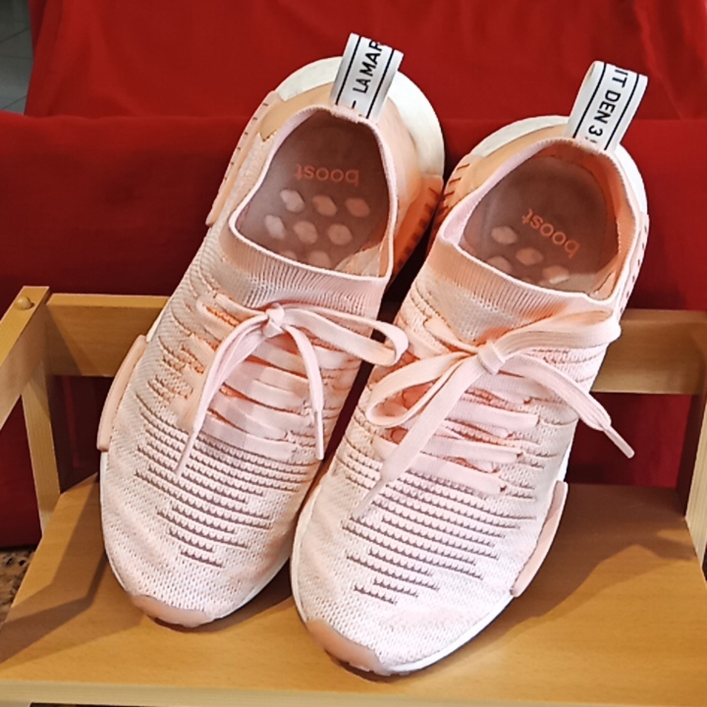ADIDAS Originals Womens Primeknit Sneakers Style Code AQ1119. Size 6. Light Pink - Picture 2 of 16